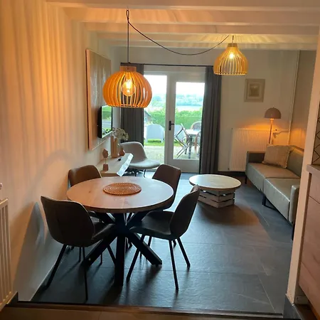 Holiday home Gezellig Authentiek 4-Persoons Cottage Vlakbij Valkenburg Voerendaal